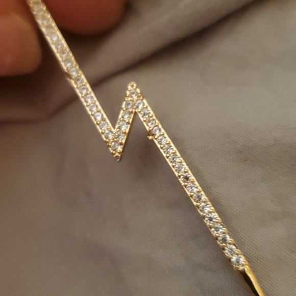 This lightning bolt earhook rhinestones - Picture 4 of 5